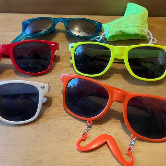 Fun Sunglasses Bundle - Picture 2 of 4